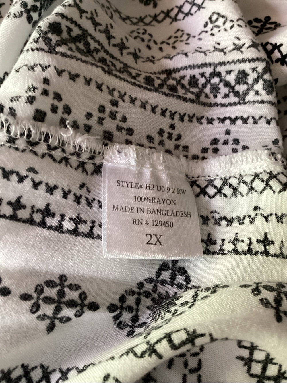 Black & White Printed V-Neck Tunic Top - Picture 9 of 10